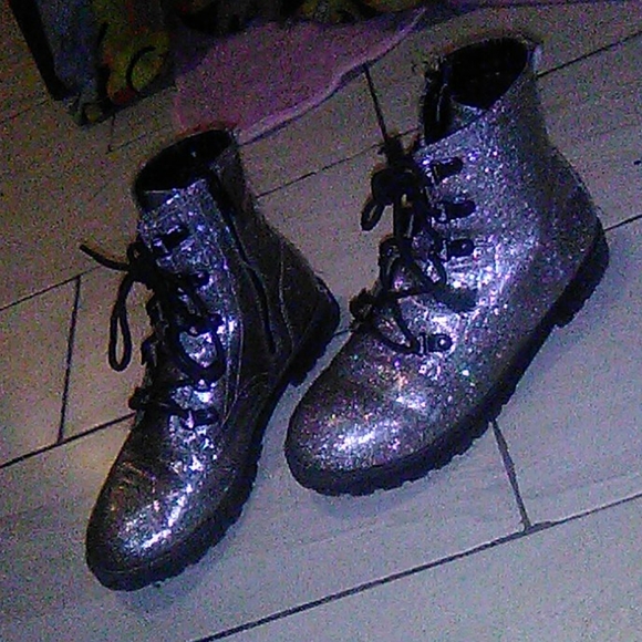 Boots - Picture 2 of 6